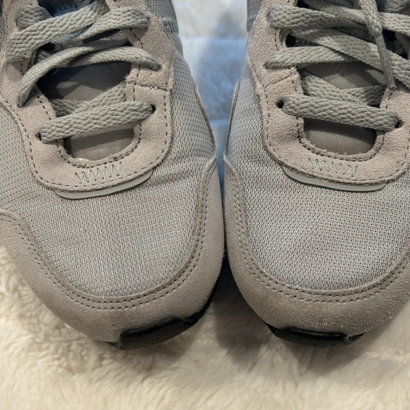 Nike Venture Runner shoe - Picture 5 of 8